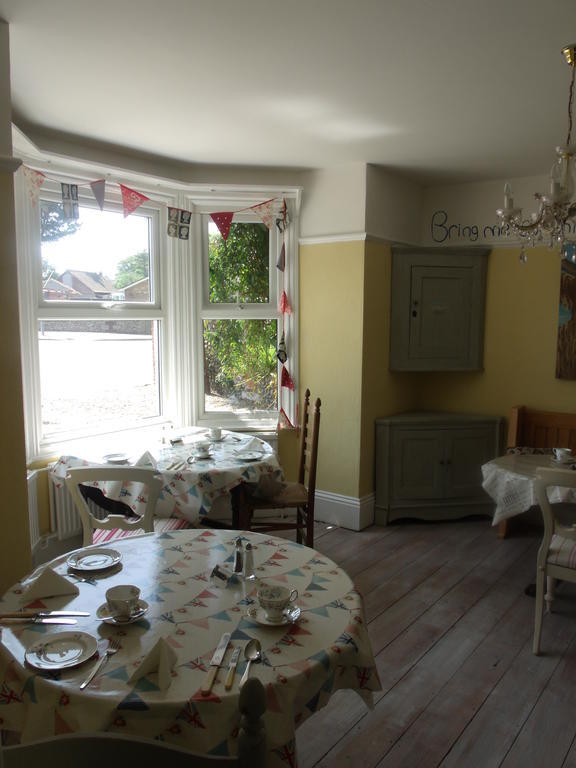 Hooray Henrys Bed & Breakfast Sheringham Exterior photo